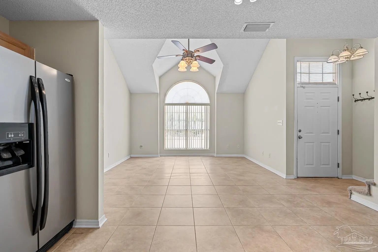 Photo of Listing #677617