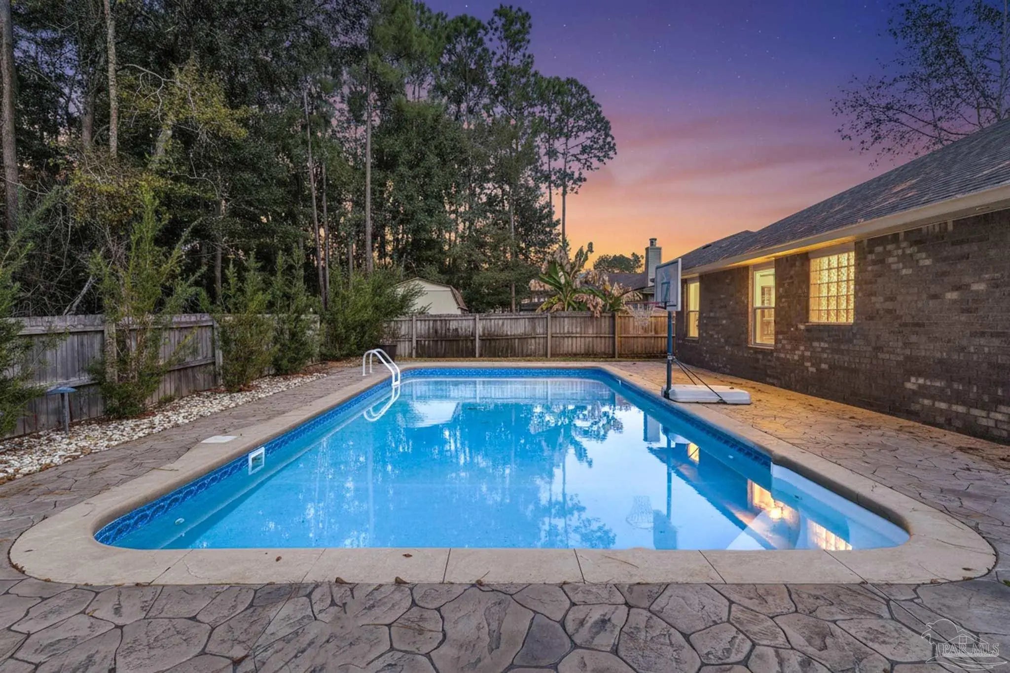 Photo of Listing #674528