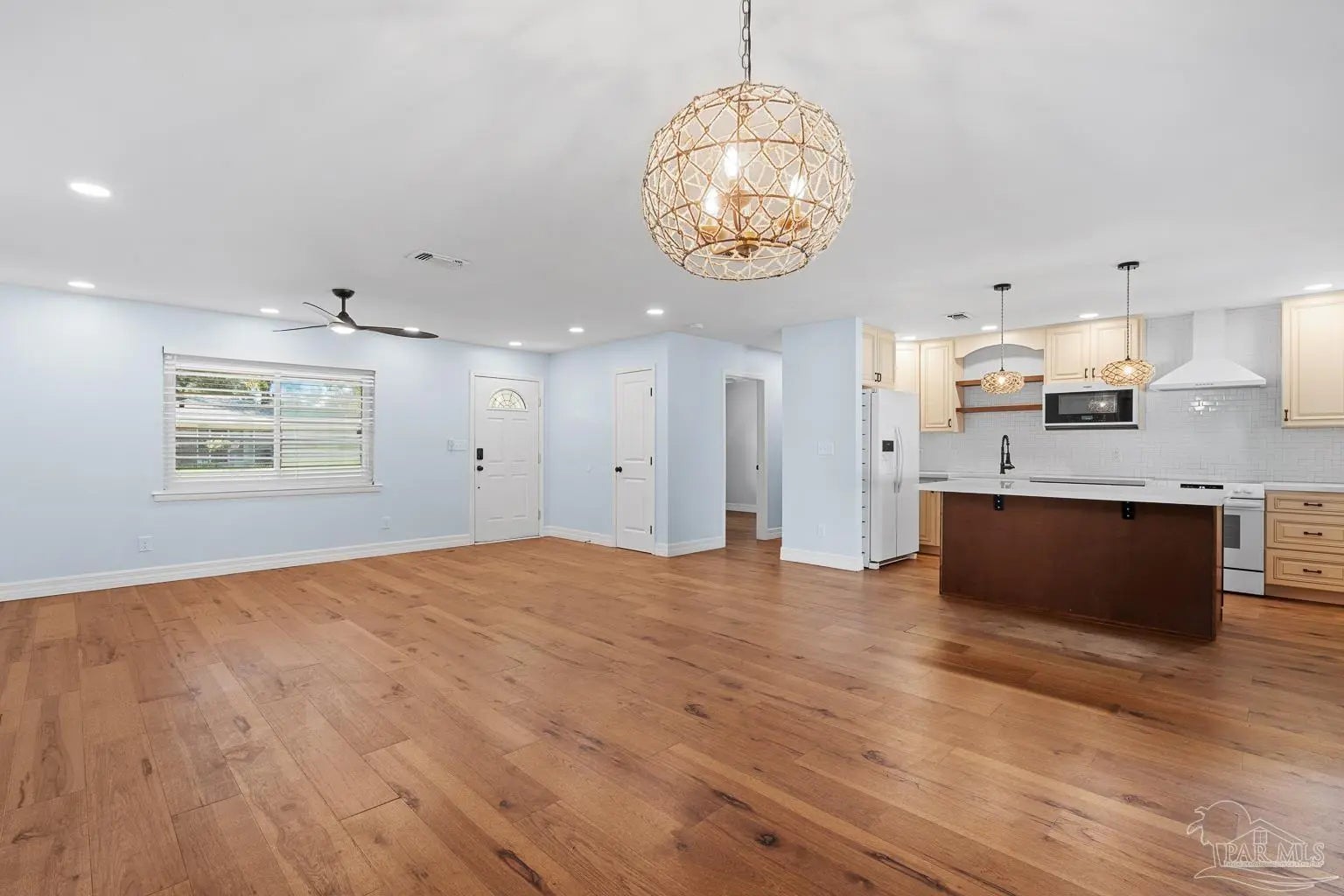 Photo of Listing #672456