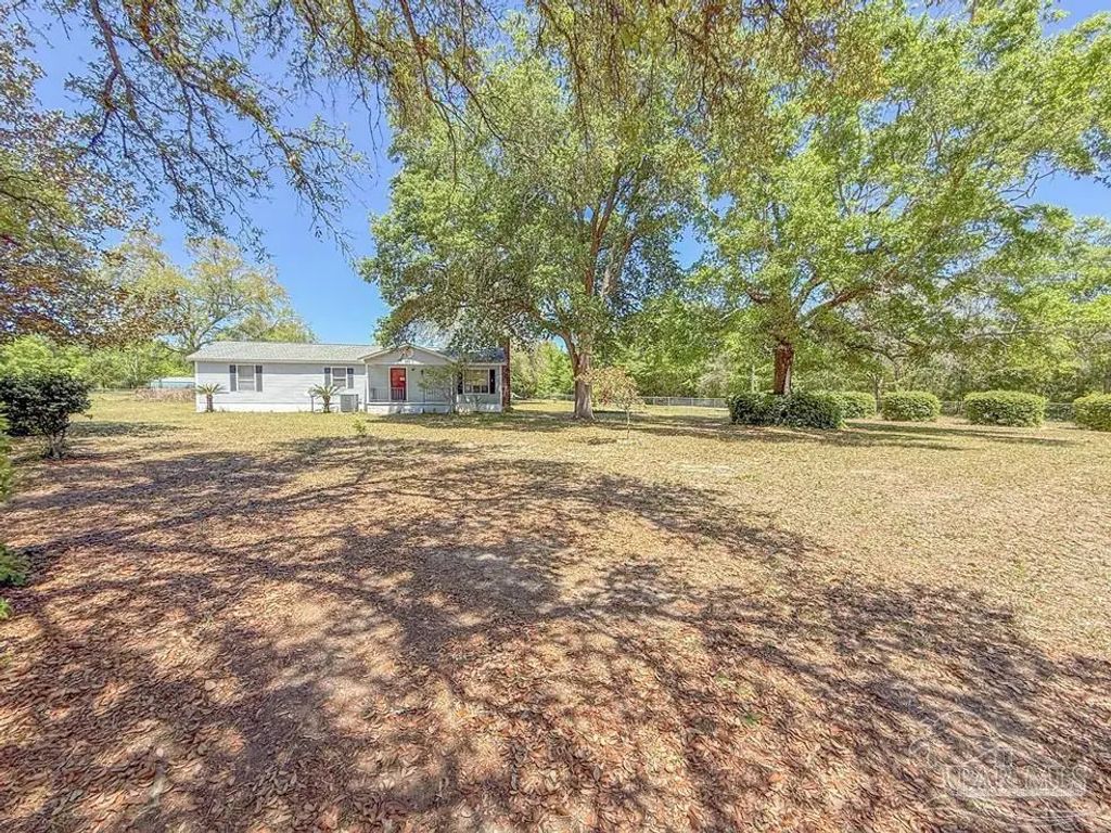 10000 Shangri La West Rd, Milton