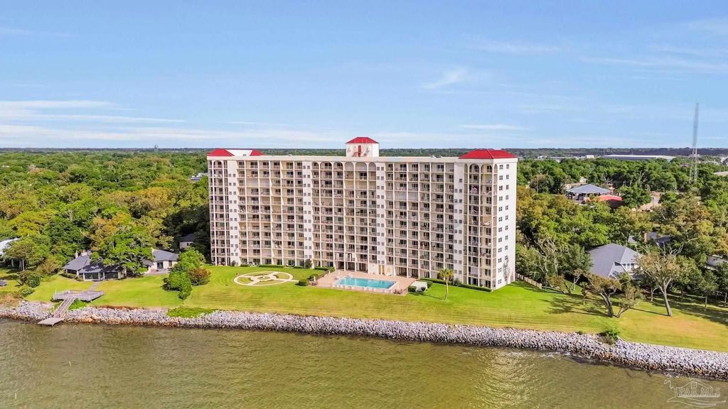 615 Bayshore Dr #102, Pensacola