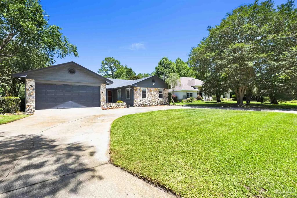 25 Arapaho Dr, Pensacola