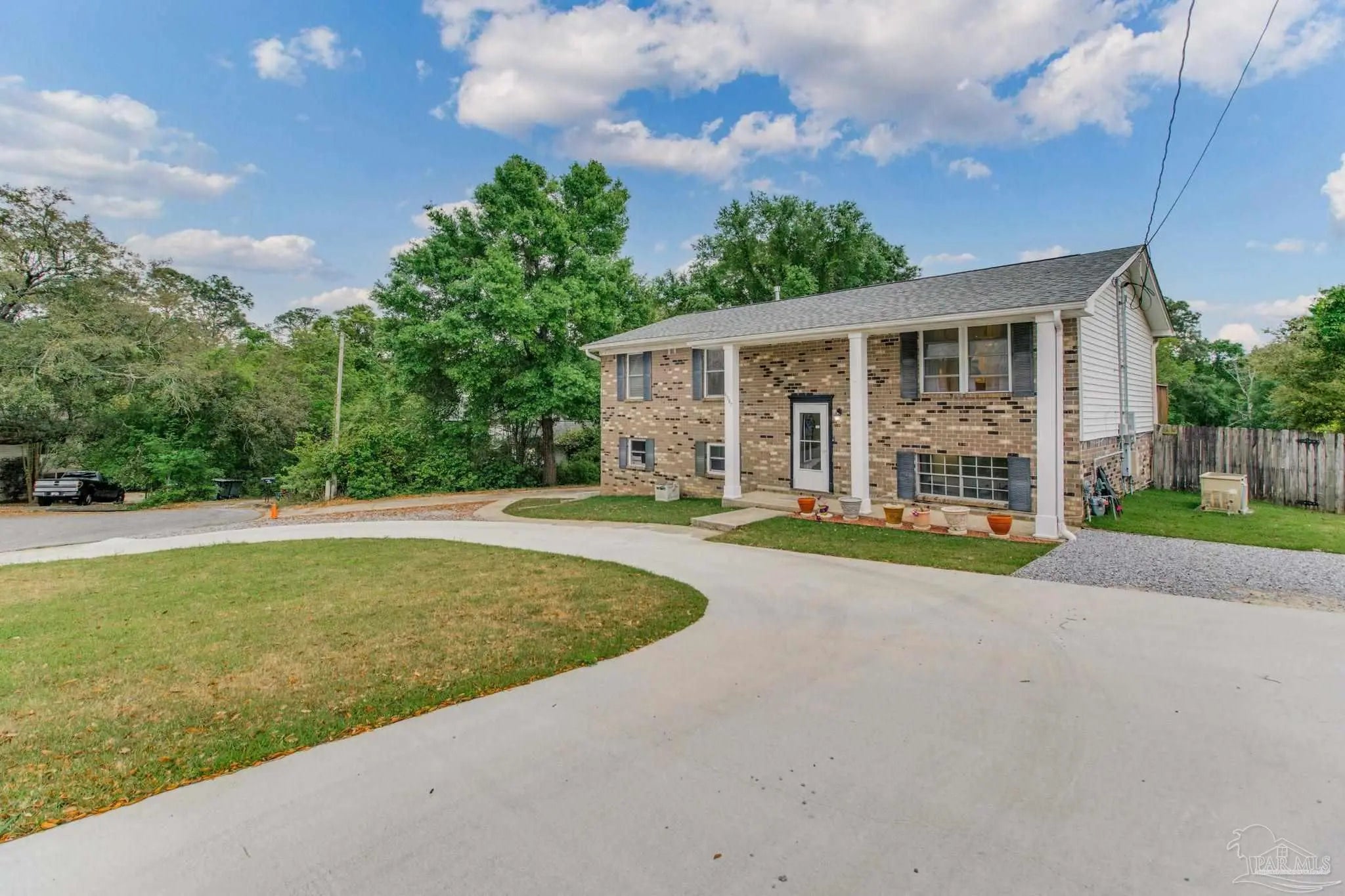 Photo of Listing #680536