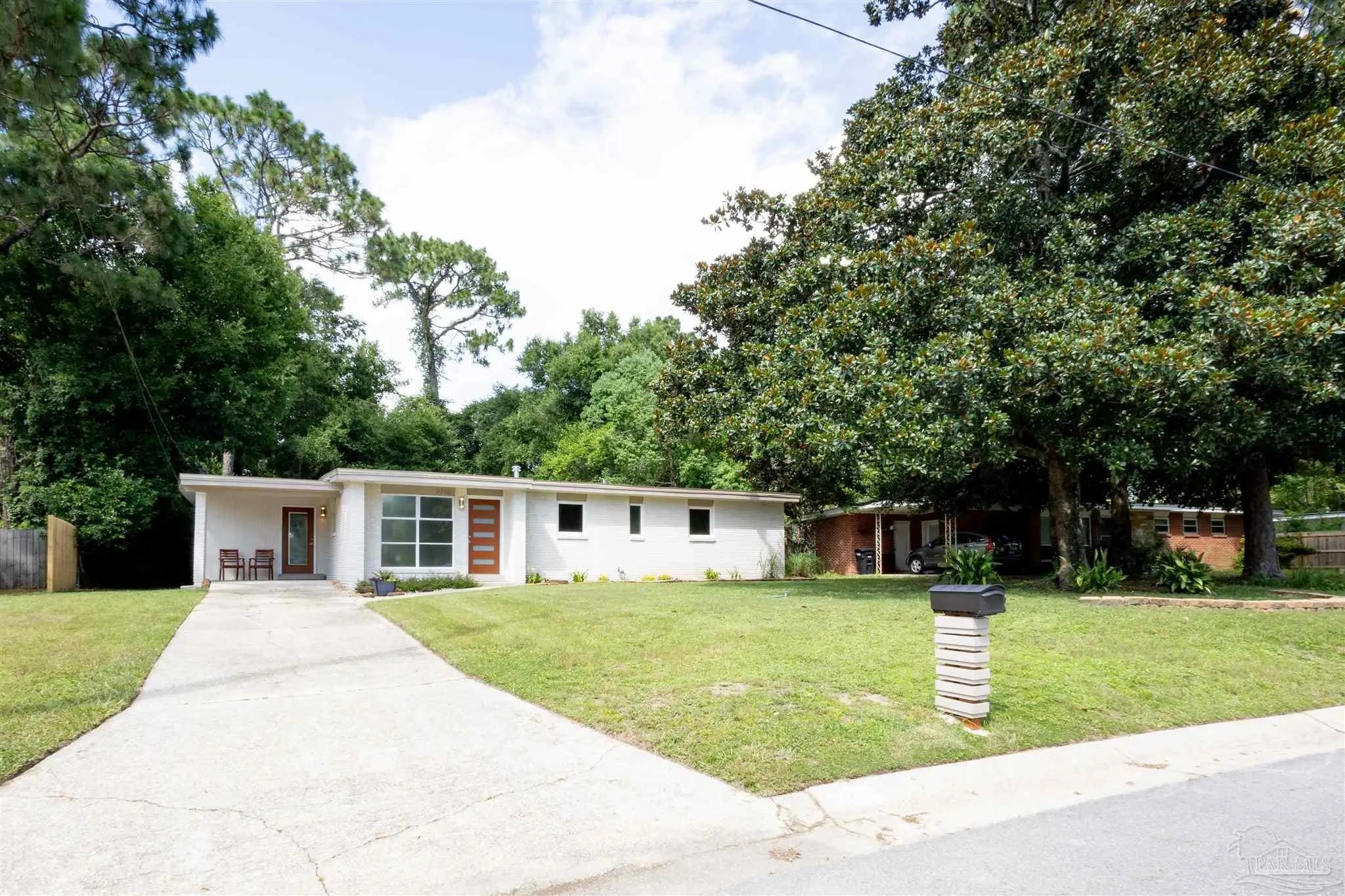 Photo of Listing #666899