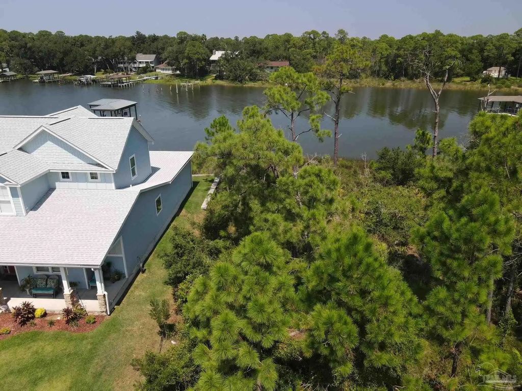 16326 Tarpon Dr, Pensacola