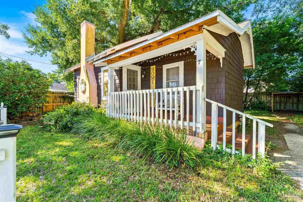 7 Broadmoor Ln, Pensacola