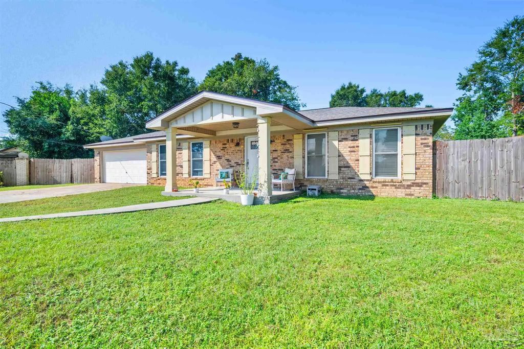 4570 Yacht Harbour Dr, Pensacola