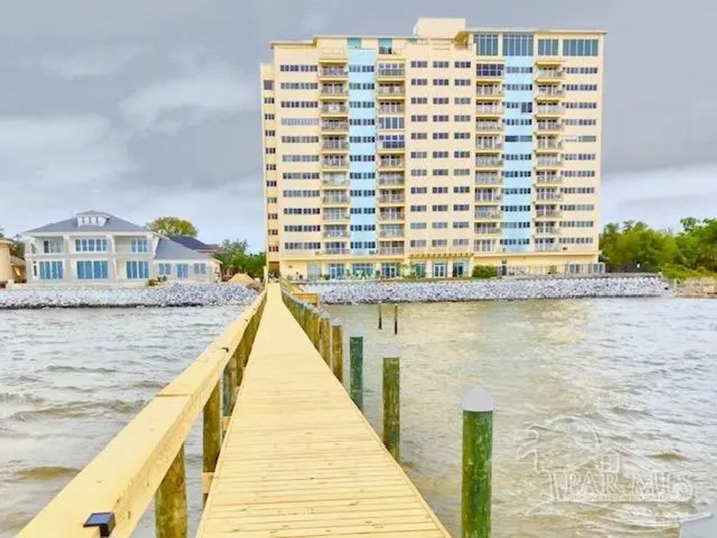 825 Bayshore Dr #1002, Pensacola