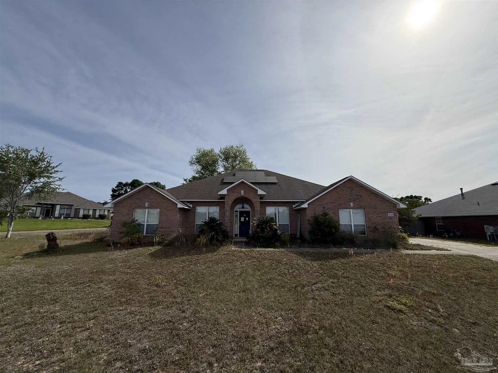 5589 Colinas Verde Dr, Milton