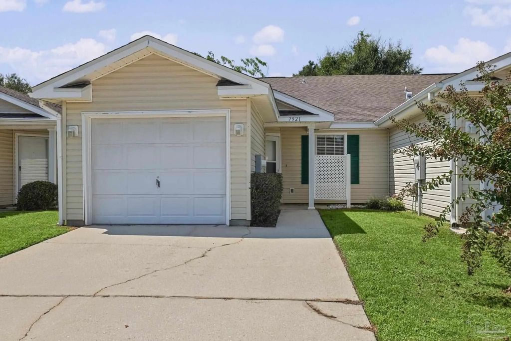 7921 Stonebrook Dr, Pensacola