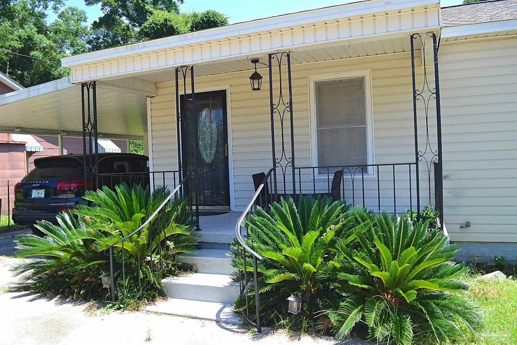 39 Sandalwood St, Pensacola