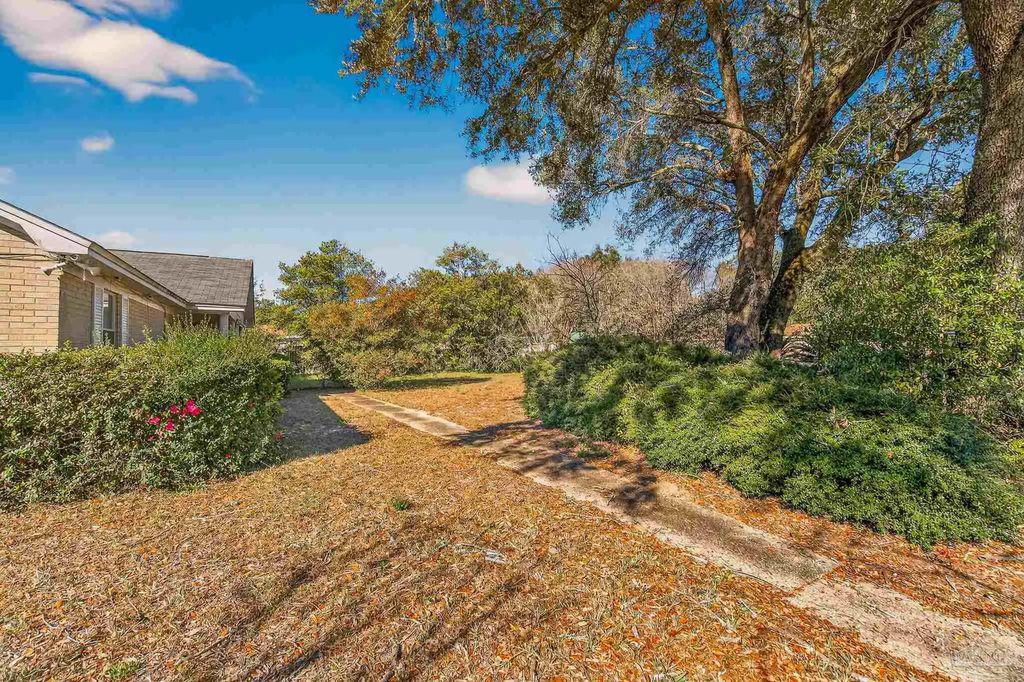 2933 Breckenridge Dr, Pensacola