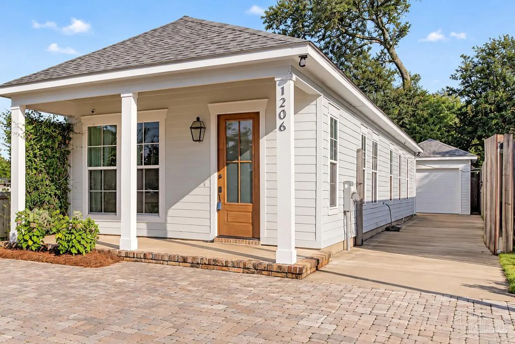 1206 E Fisher St, Pensacola