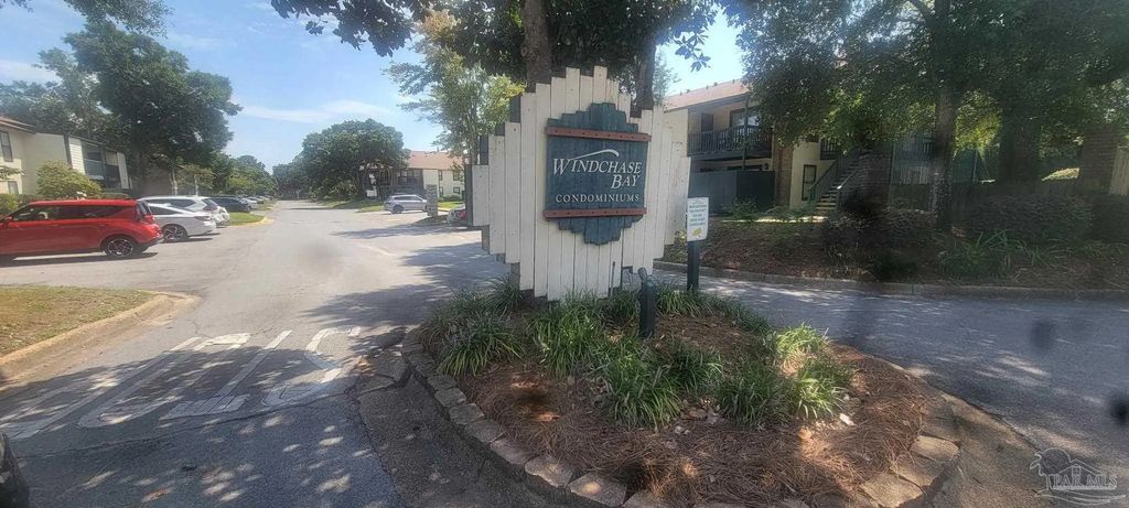 2299 Scenic Hwy #j5, Pensacola