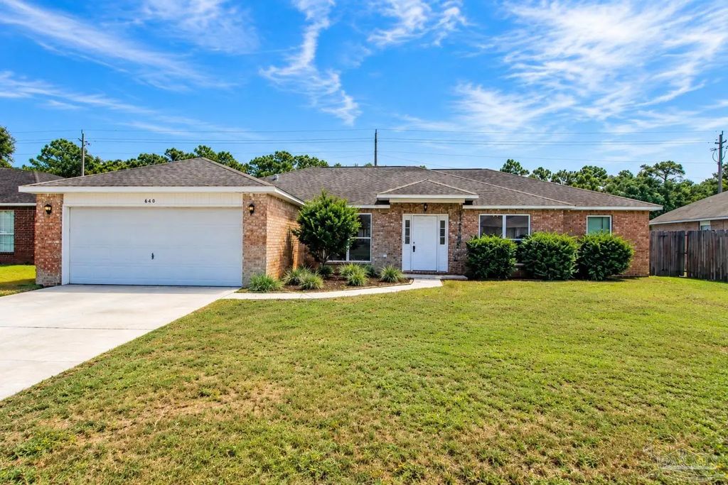 640 Buoy Dr, Pensacola