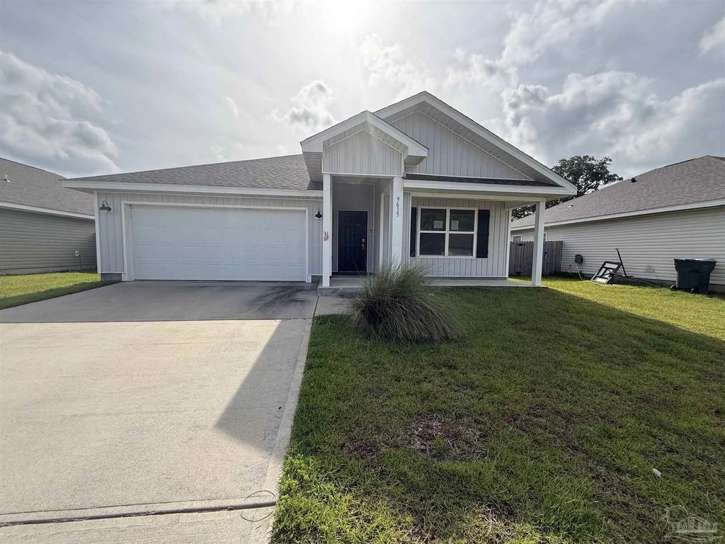 9615 Angel Oak Dr, Pensacola
