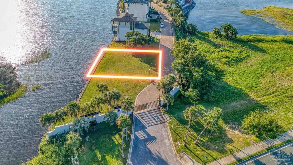 4 Wharf Ave, Pensacola