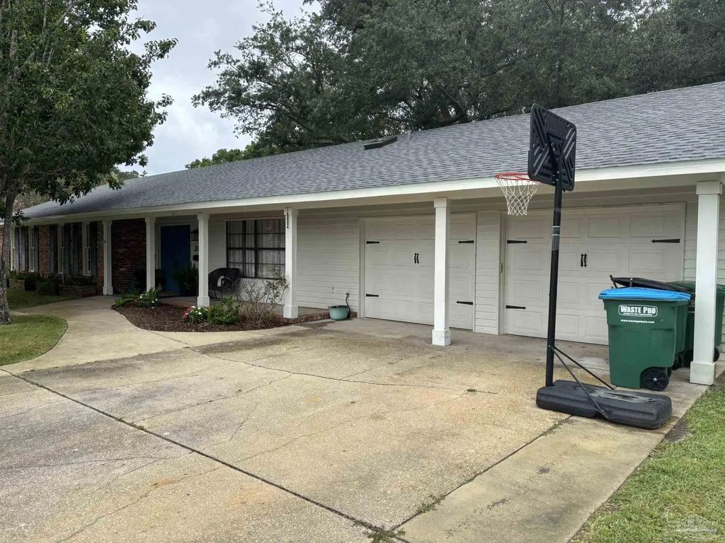208 Hibiscus Ave, Gulf Breeze