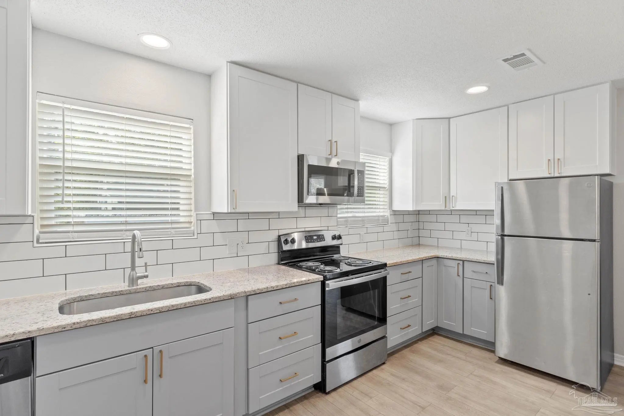 Photo of Listing #675300