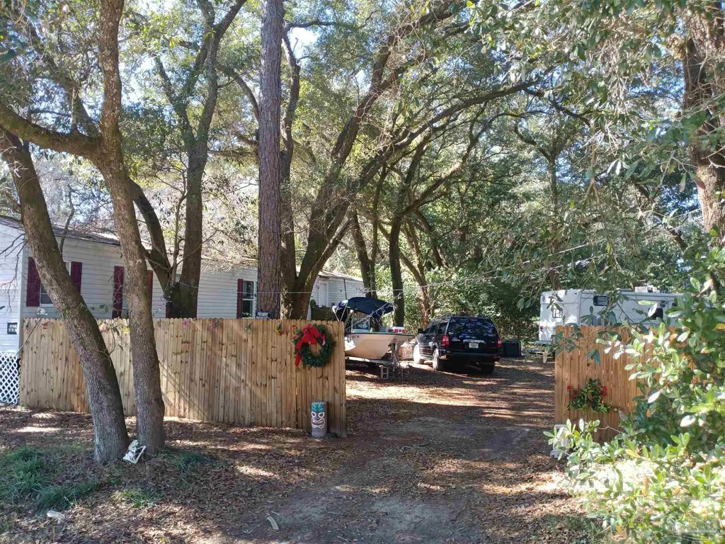 833 Wayne Ave, Pensacola