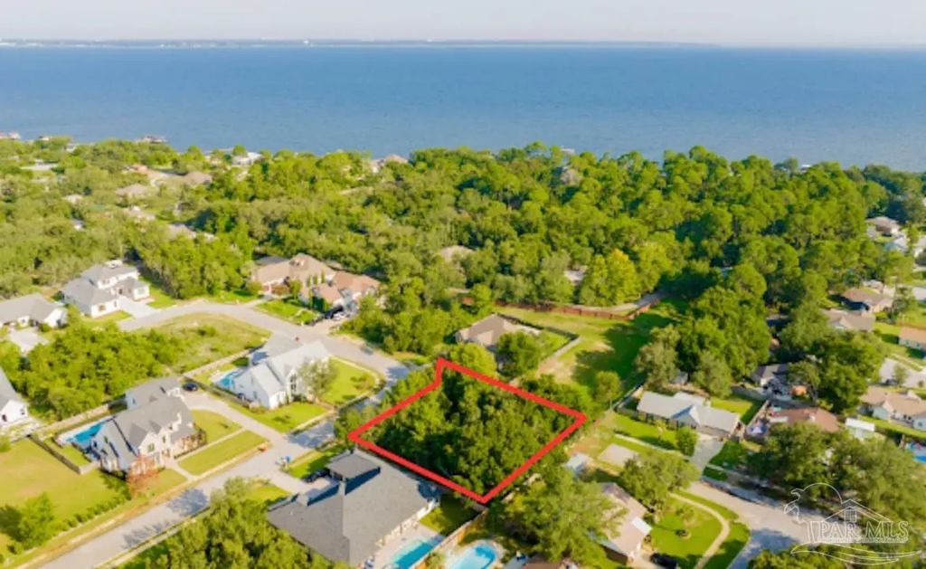Manor Cir, Gulf Breeze