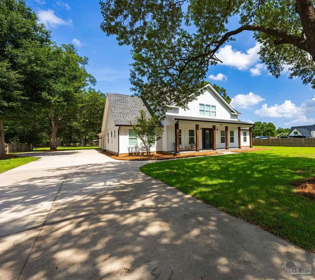 7462 Woodside Rd, Pensacola