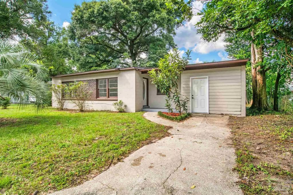 5502 Essex Rd, Pensacola