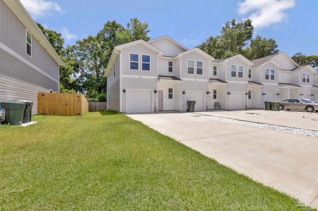 7150 Village Ln, Pensacola