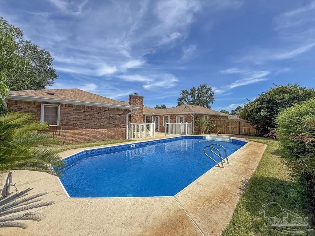 6921 Kitty Hawk Dr, Pensacola