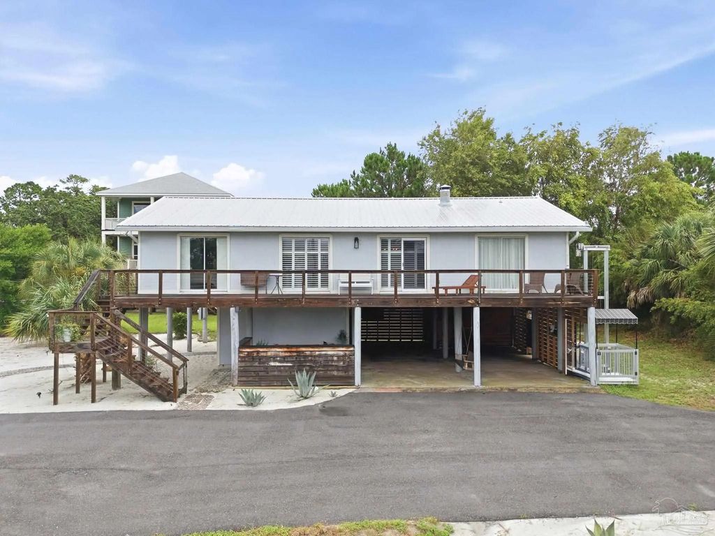 1038 Magnolia Ln, Gulf Breeze