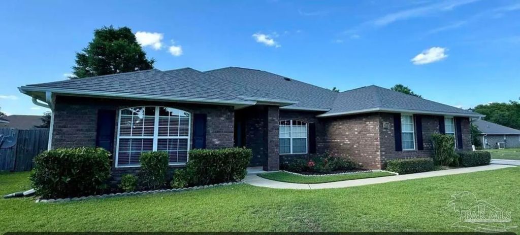 5672 Tiger Woods Dr, Milton