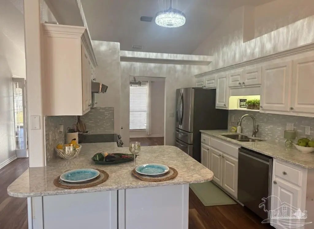 Photo of Listing #677739