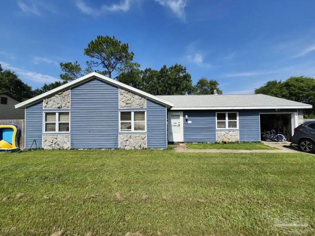 4521 Pine Spring Dr, Pensacola