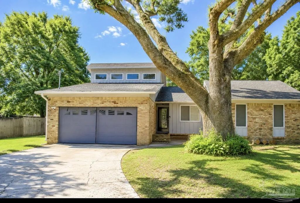 2143 Yardley Cir, Pensacola
