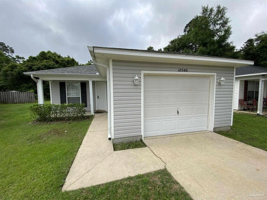 10340 Chinaberry Ct, Pensacola