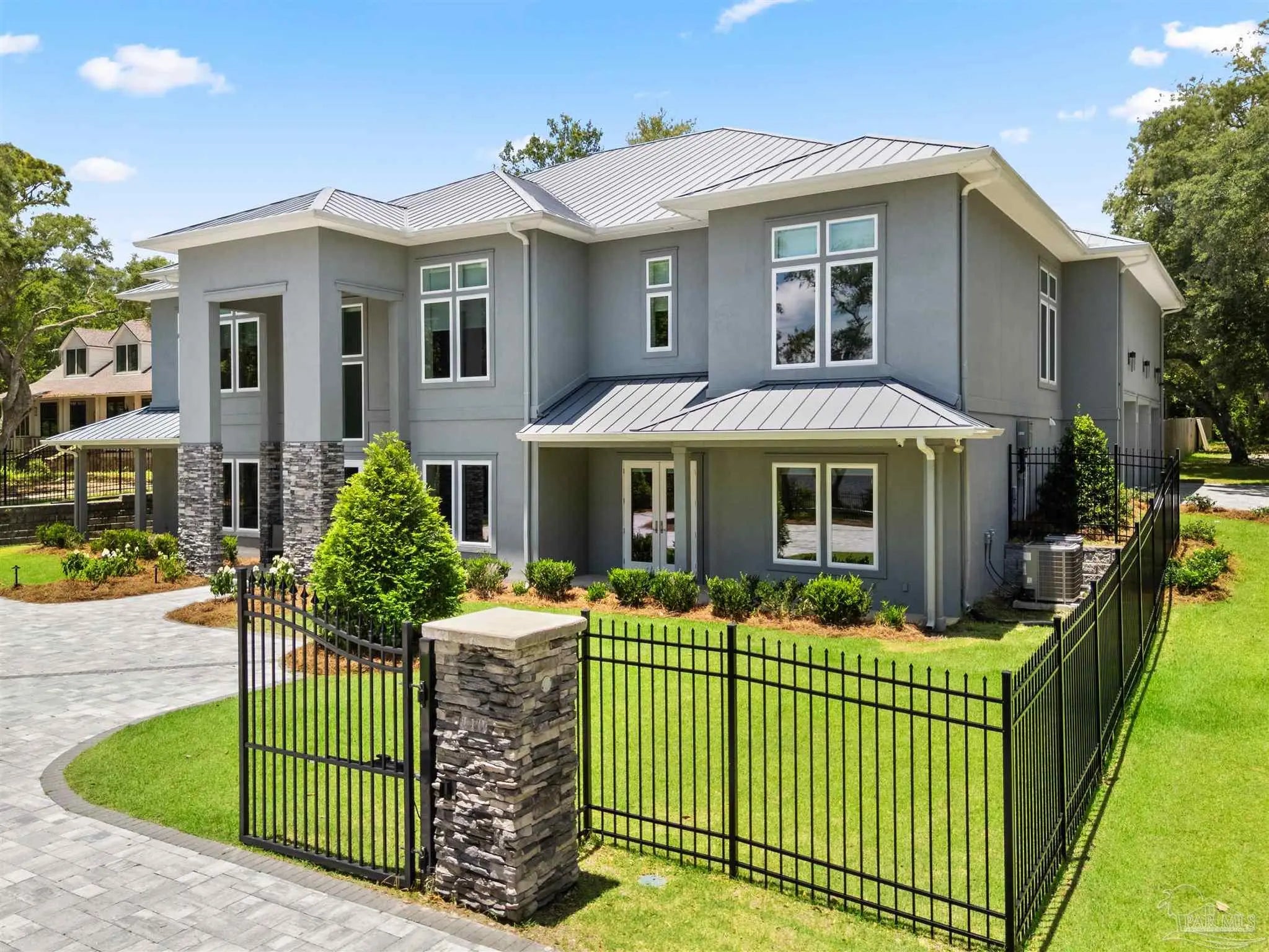 Photo of Listing #677760