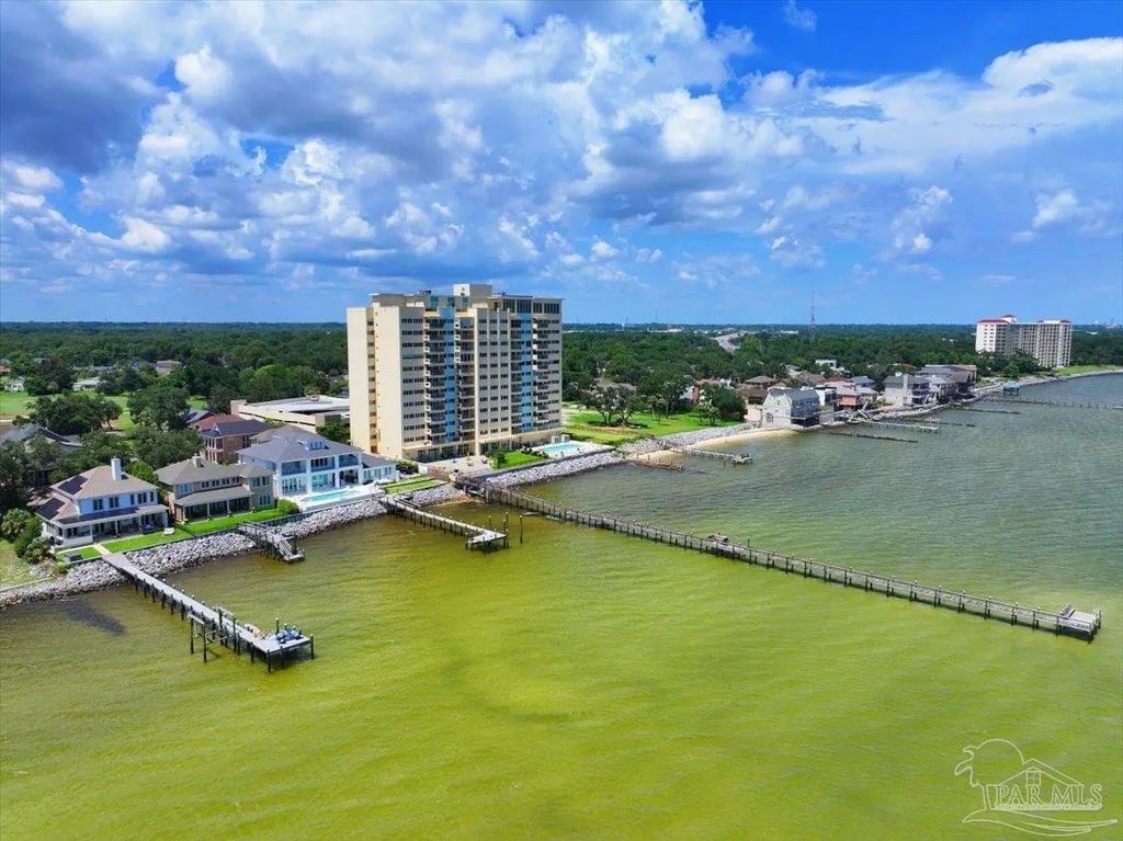 825 Bayshore Dr #803, Pensacola