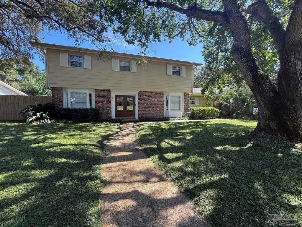 905 Poinciana Dr, Gulf Breeze