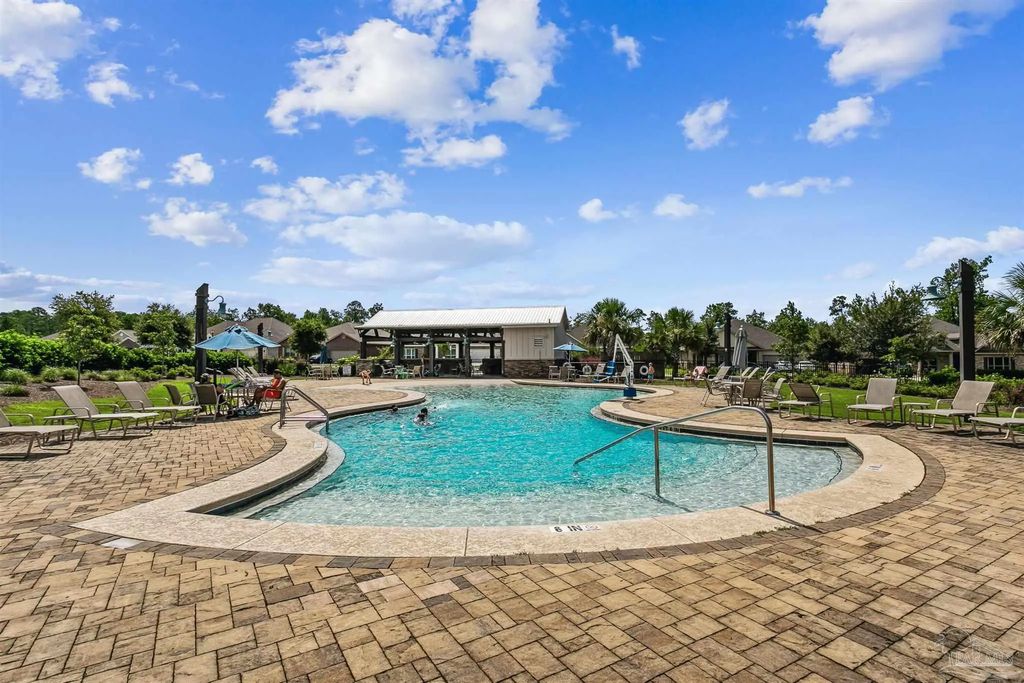 3982 Whitetail Ln, Pensacola