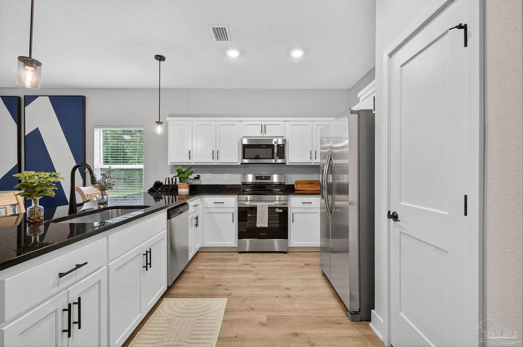 8364 Highland Ridge Dr #11a, Pensacola