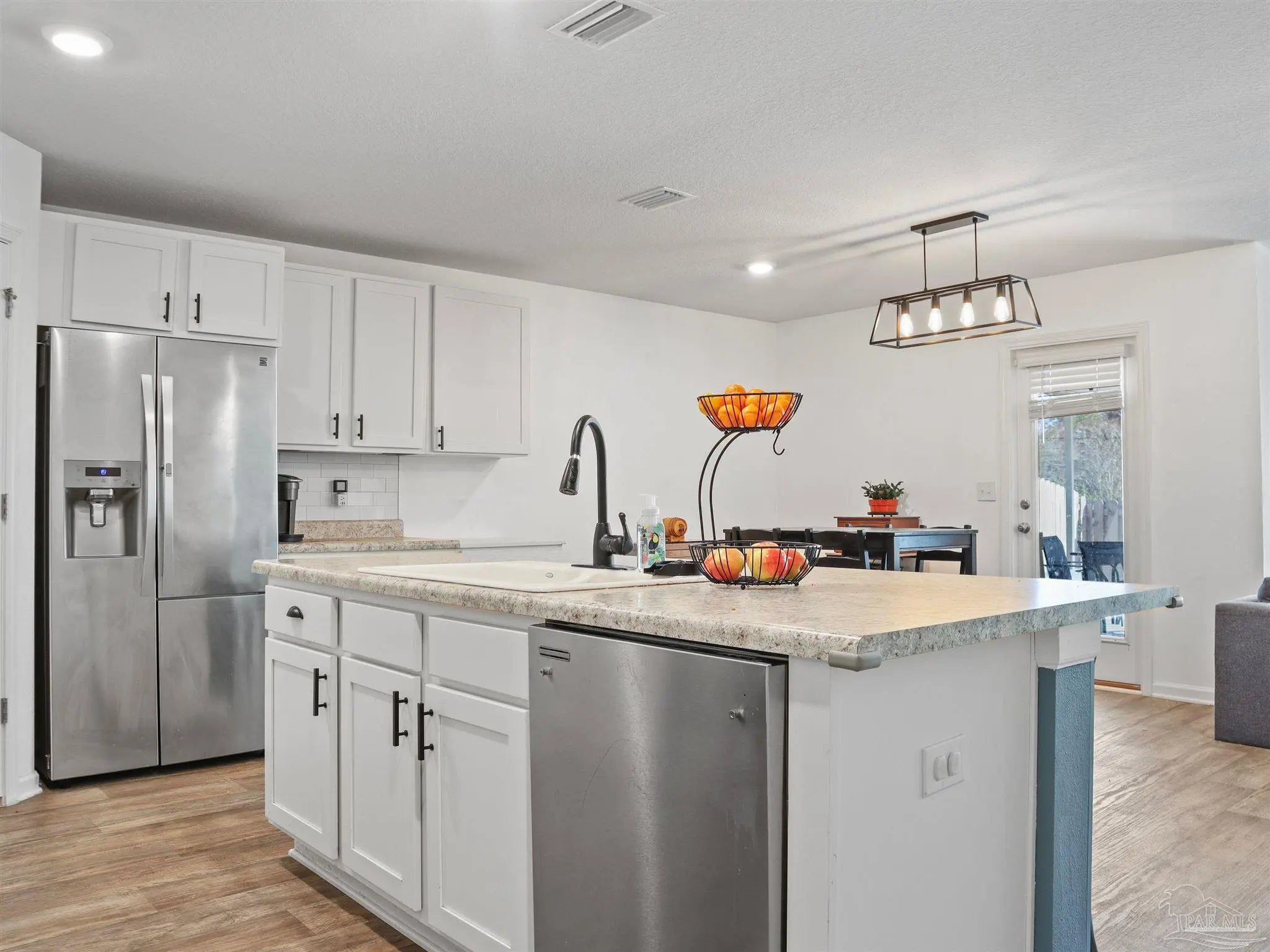 Photo of Listing #676034