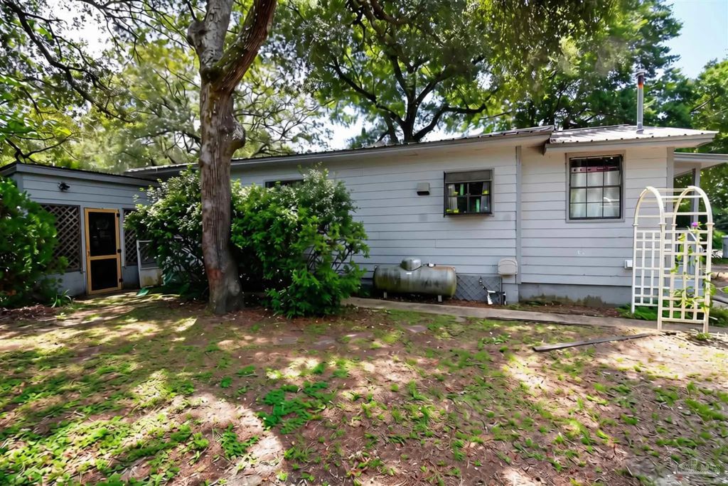3052 Safronia Shores Rd, Navarre