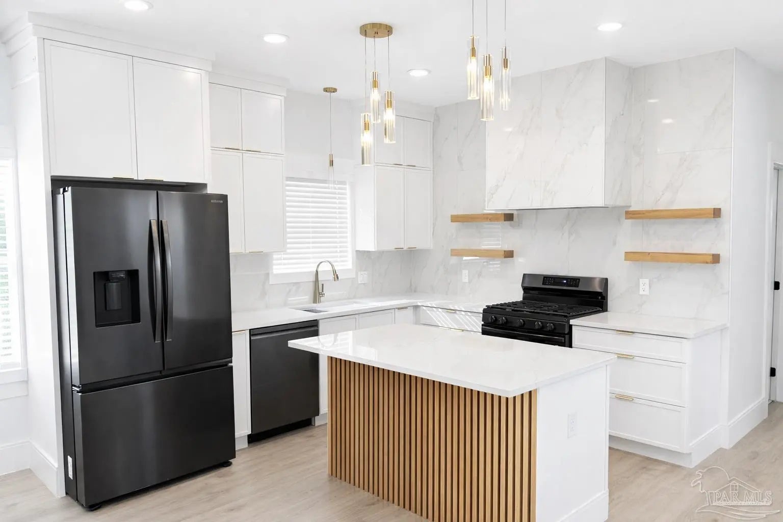 Photo of Listing #676206