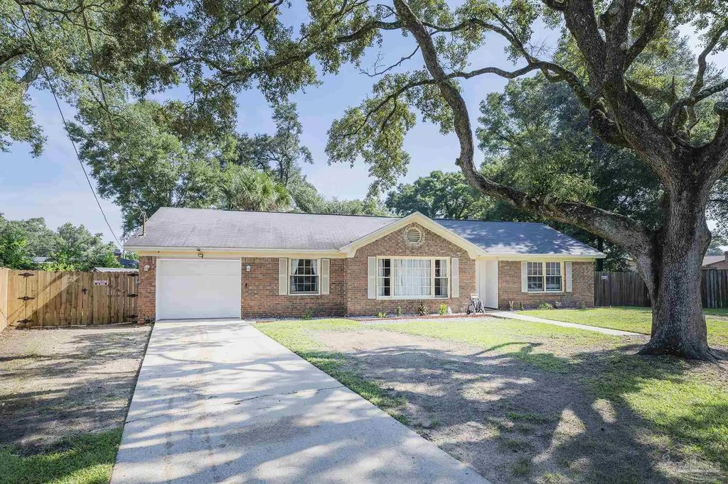 222 Strickland Pl, Pensacola