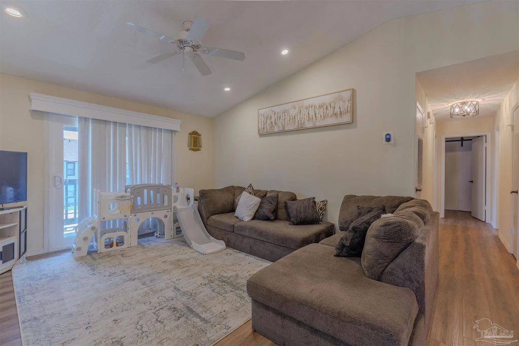 2299 Scenic Hwy #r11, Pensacola
