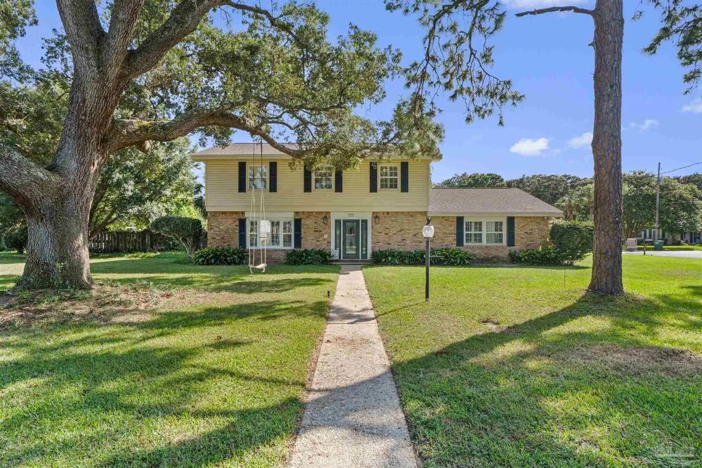 822 Bay Cliffs Rd, Gulf Breeze