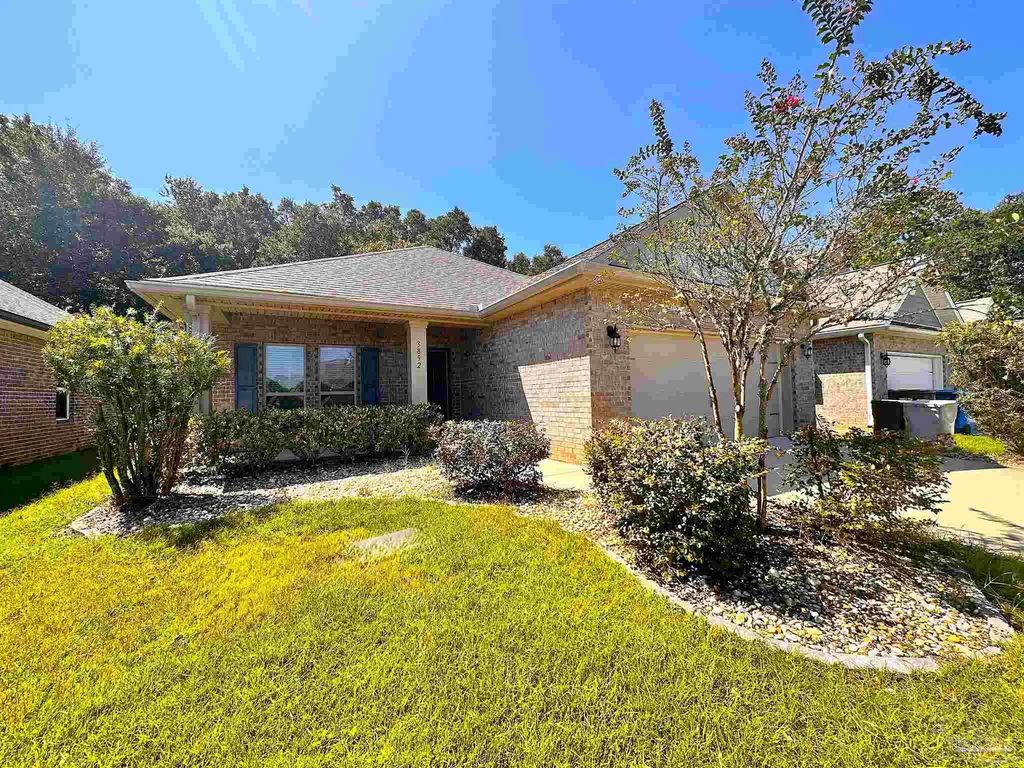 3892 Hawks Landing Cir, Pace