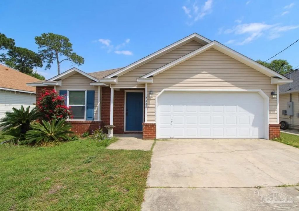 2432 Gulf Breeze Ave, Pensacola