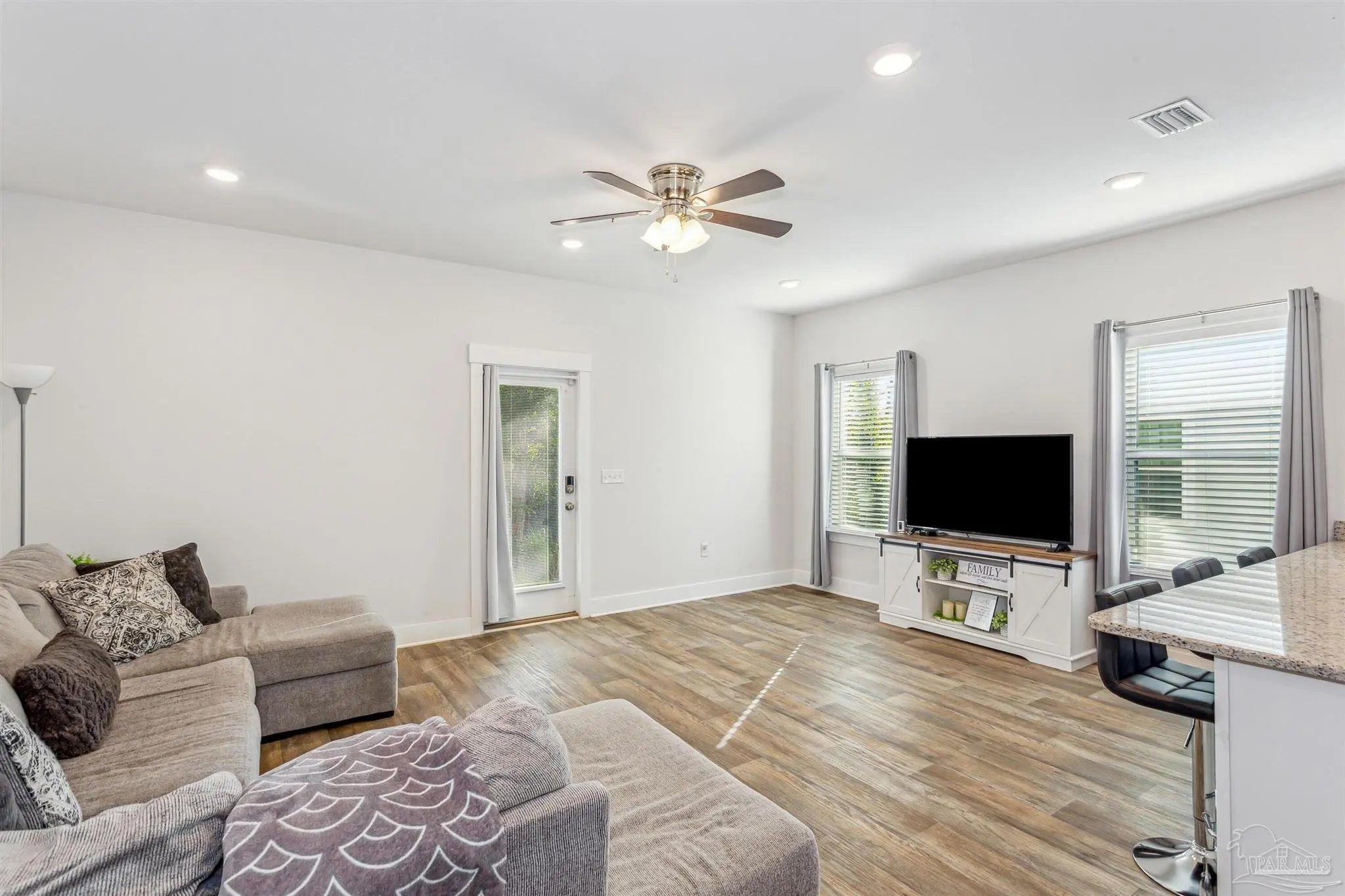 Photo of Listing #673642