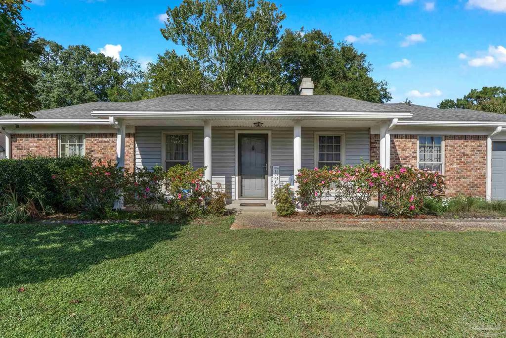 6425 Mariana Dr, Pensacola